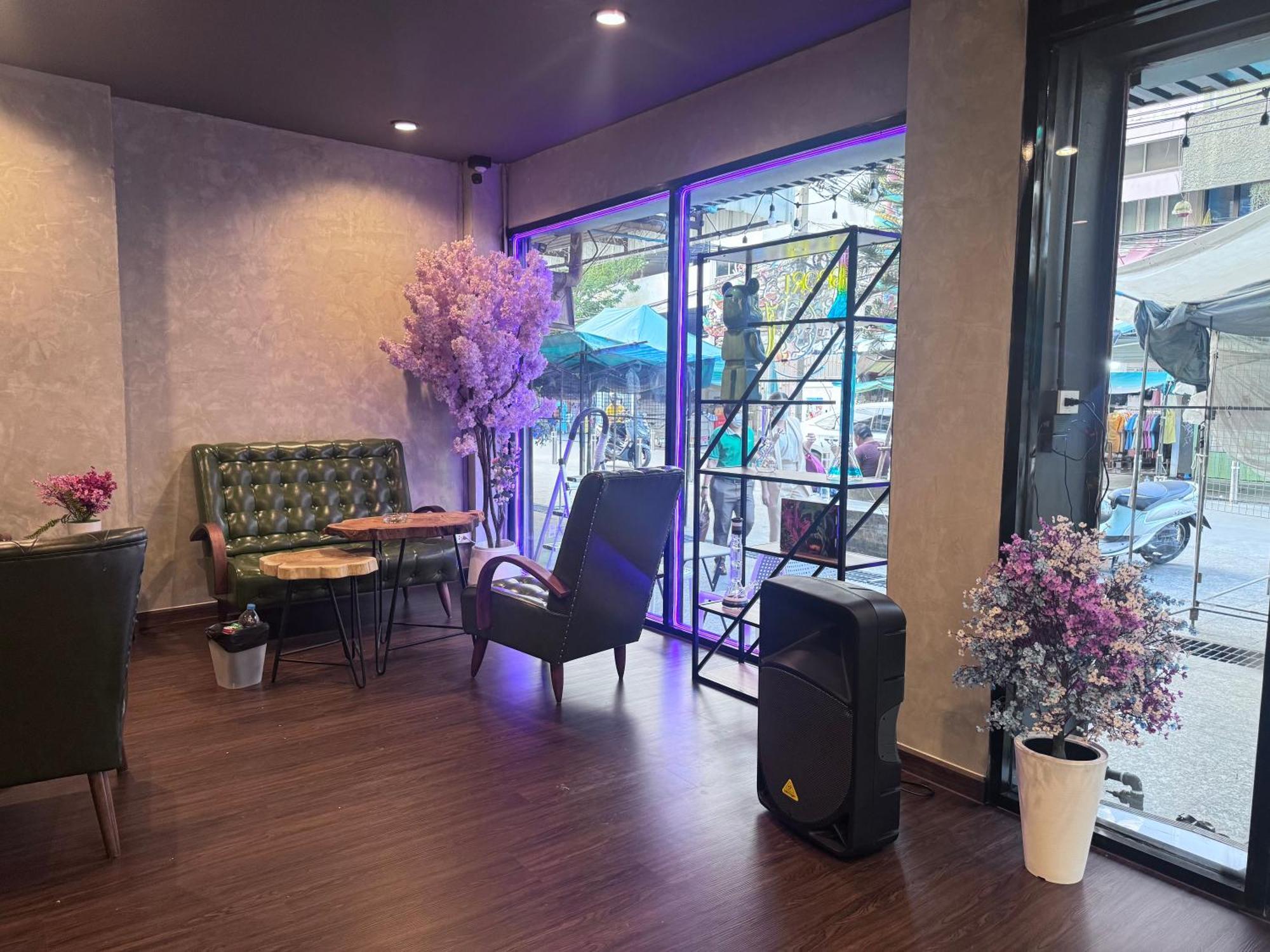 Bud Brew Beyond Dispensary And Hotel Bangkok Eksteriør bilde