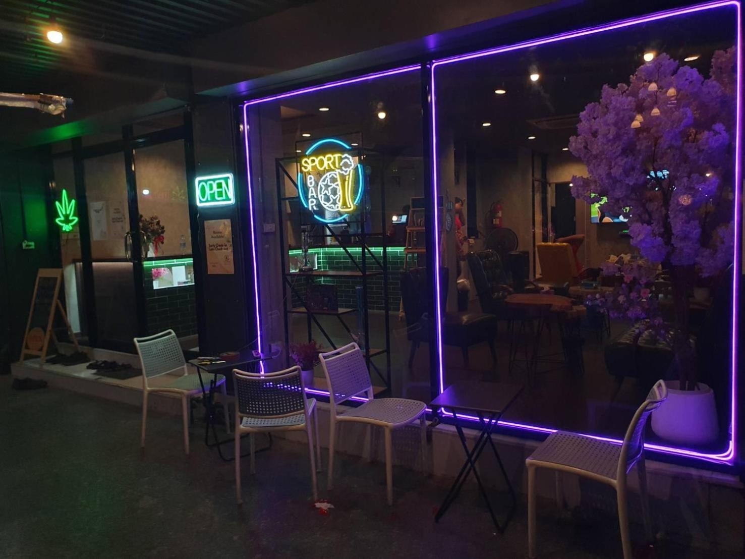 Bud Brew Beyond Dispensary And Hotel Bangkok Eksteriør bilde