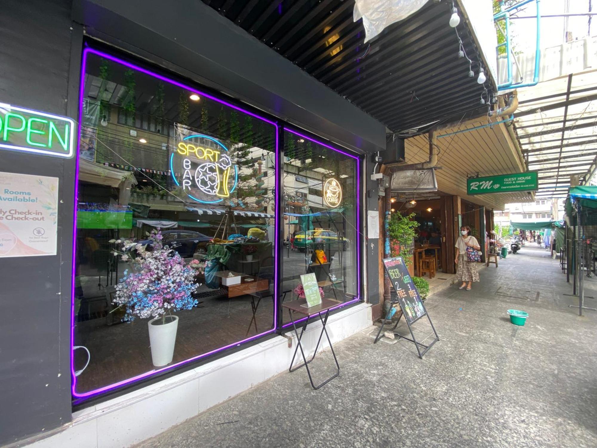 Bud Brew Beyond Dispensary And Hotel Bangkok Eksteriør bilde