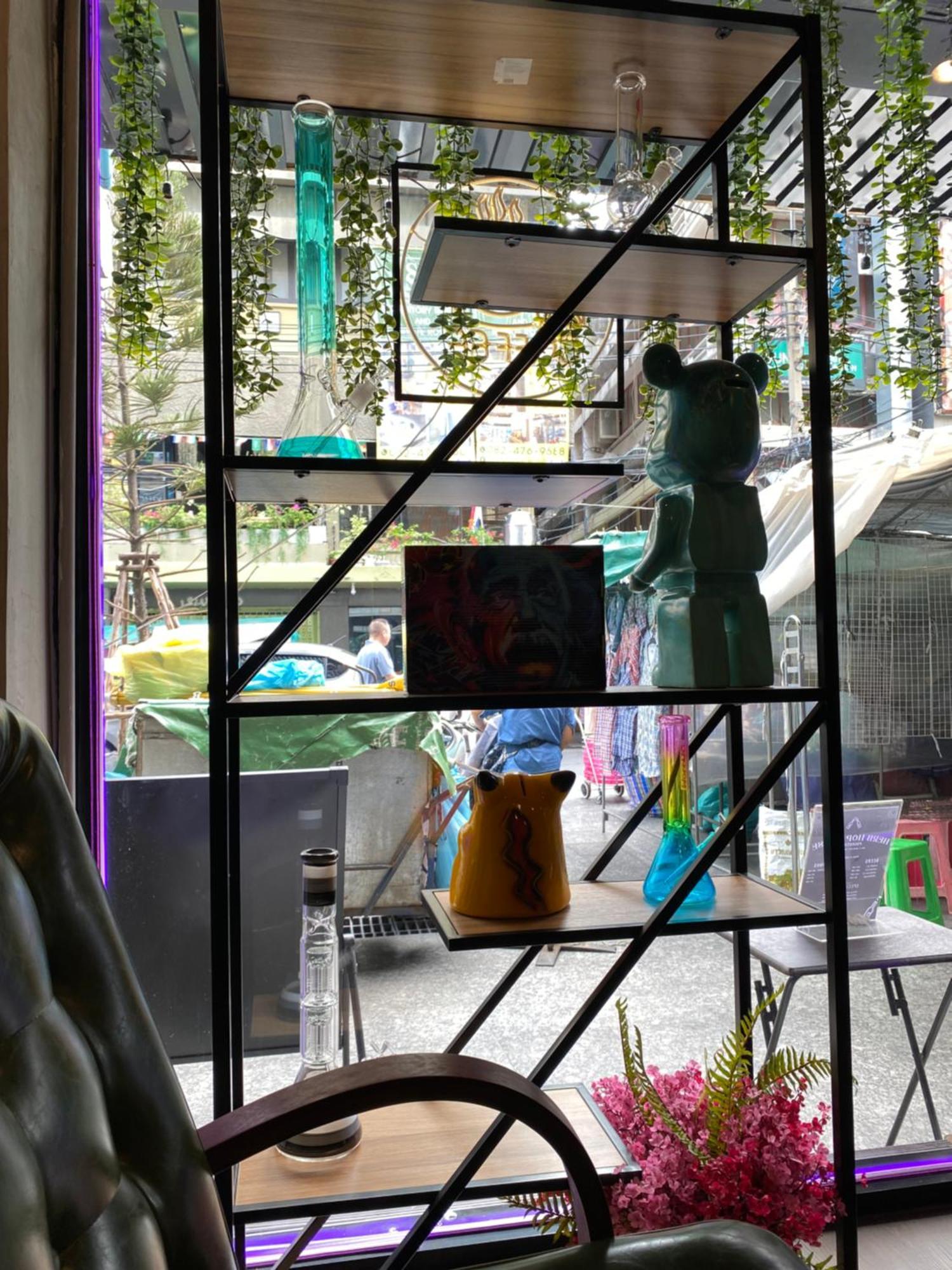 Bud Brew Beyond Dispensary And Hotel Bangkok Eksteriør bilde