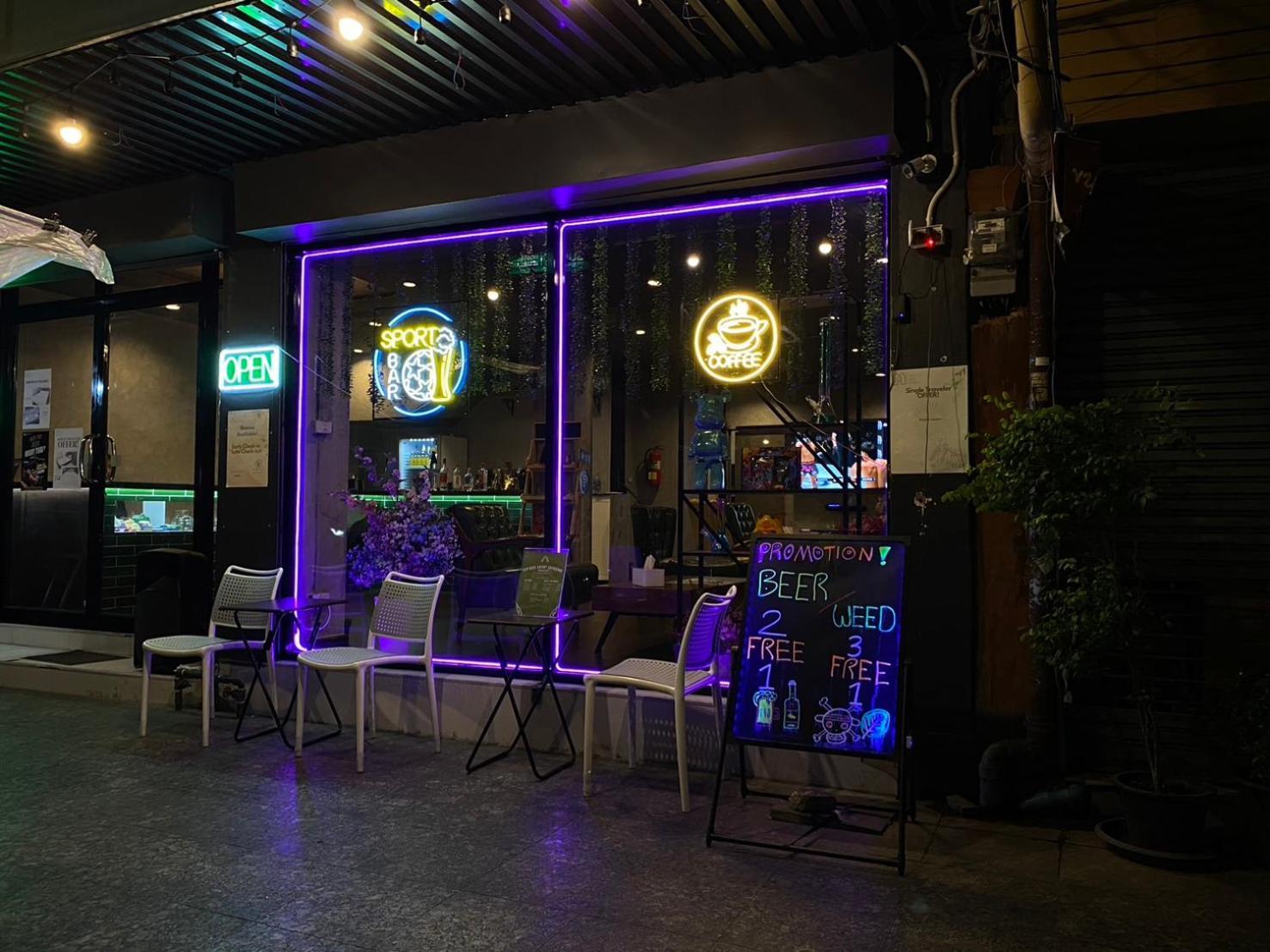 Bud Brew Beyond Dispensary And Hotel Bangkok Eksteriør bilde
