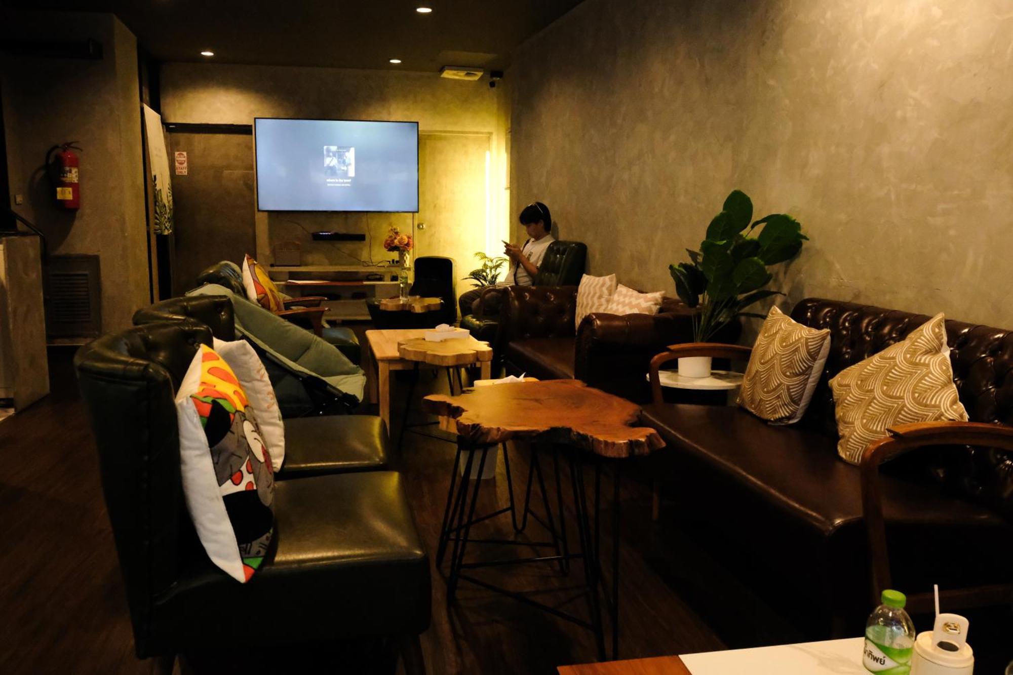 Bud Brew Beyond Dispensary And Hotel Bangkok Eksteriør bilde