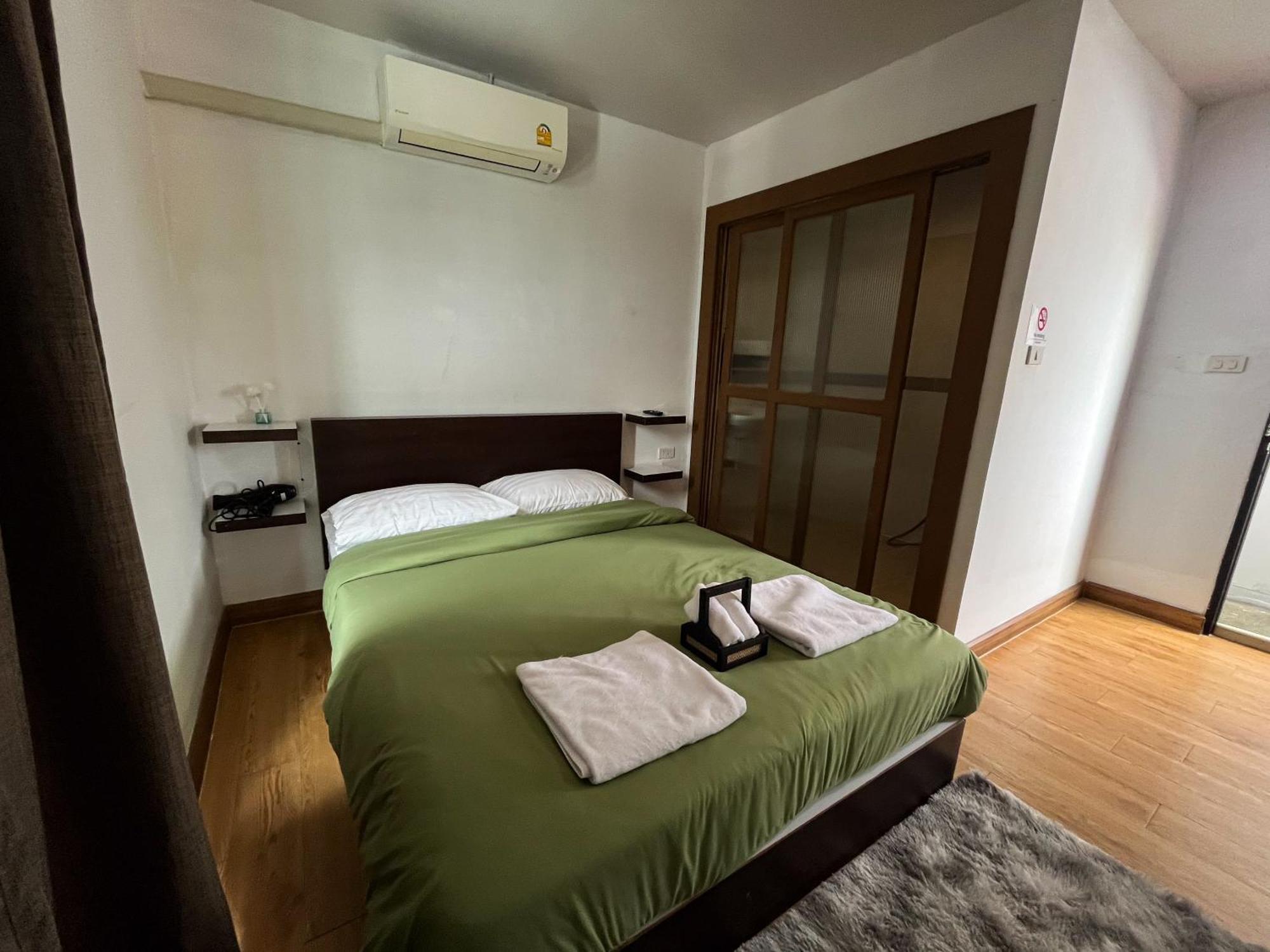 Bud Brew Beyond Dispensary And Hotel Bangkok Eksteriør bilde