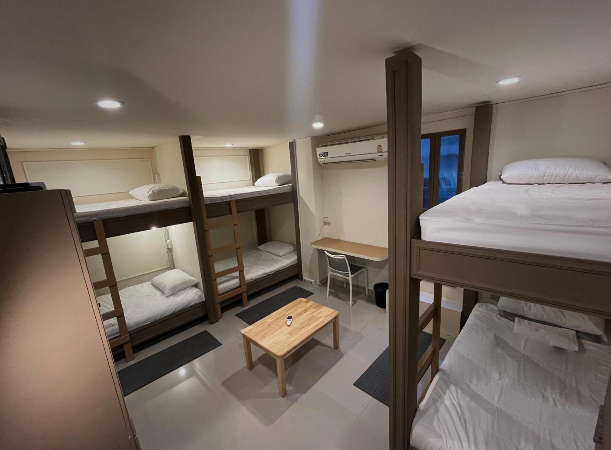 Bud Brew Beyond Dispensary And Hotel Bangkok Eksteriør bilde